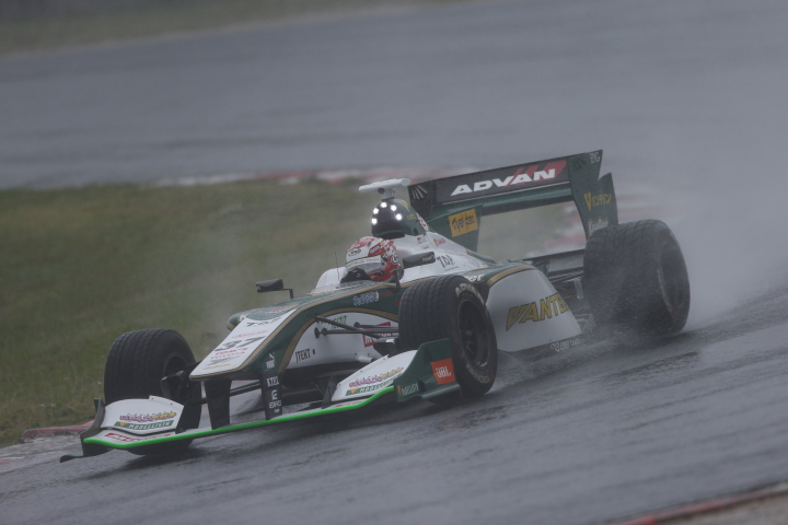 決勝レース: 中嶋一貴（VANTELIN KOWA TOM’S SF14）