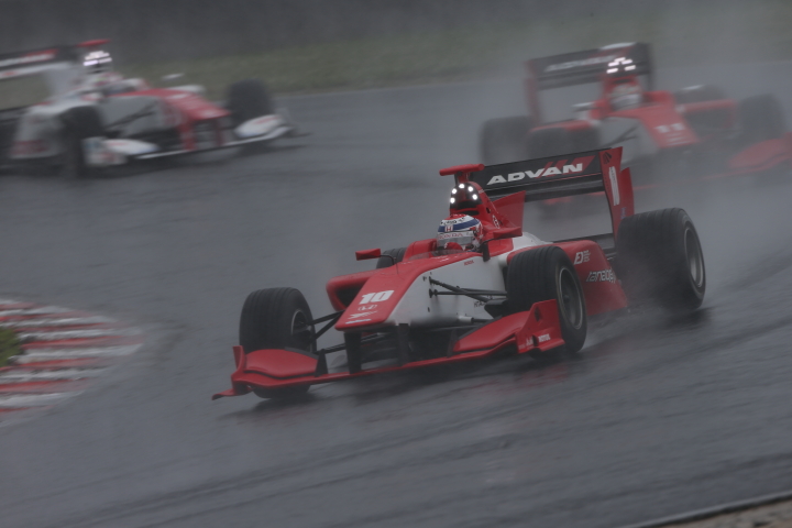 決勝レース: 塚越広大（REAL SF14）