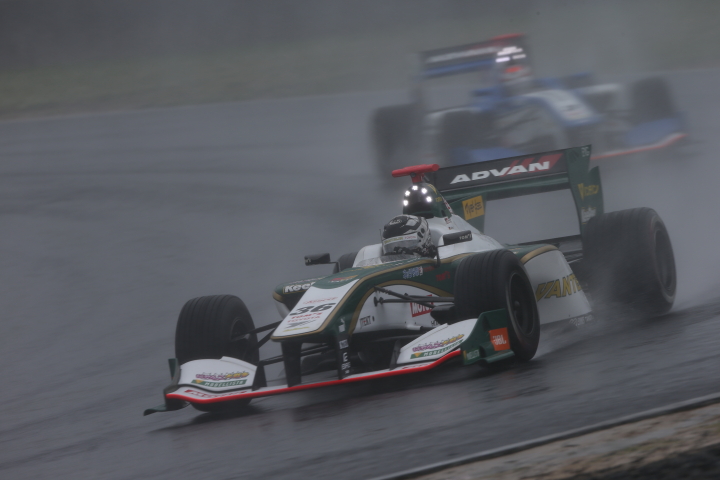 決勝レース: アンドレ・ロッテラー（VANTELIN KOWA TOM’S SF14）