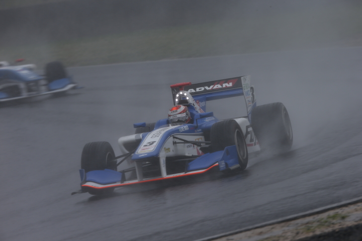 決勝レース: ジェームス・ロシター（フジ・コーポレーションKONDO SF14）