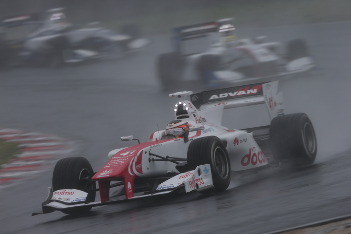 決勝レース: ストフェル・バンドーン（DOCOMO DANDELION M41S SF14）