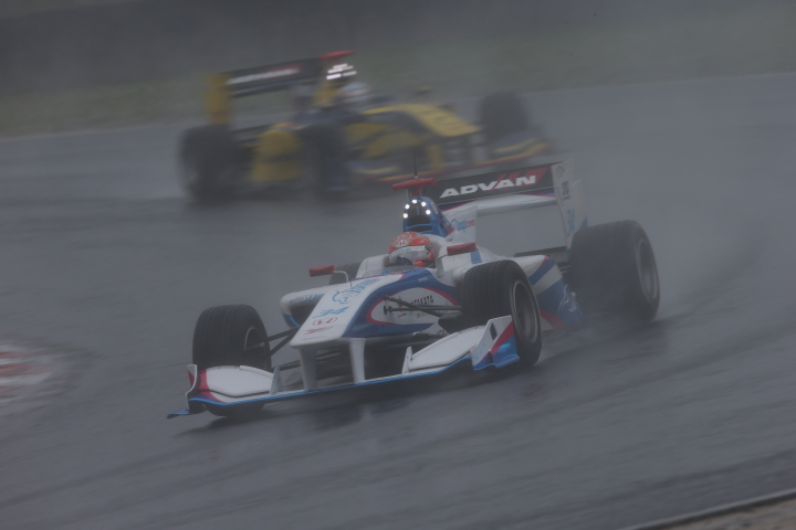 決勝レース: 小暮卓史（DRAGO CORSE SF14）