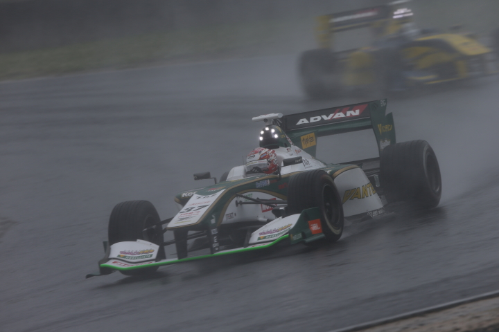 決勝レース: 中嶋一貴（VANTELIN KOWA TOM’S SF14）