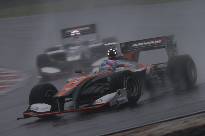 決勝レース: 国本雄資（P.MU/CERUMO・INGING SF14）