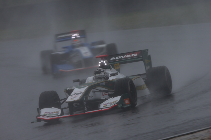 決勝レース: アンドレ・ロッテラー（VANTELIN KOWA TOM’S SF14）