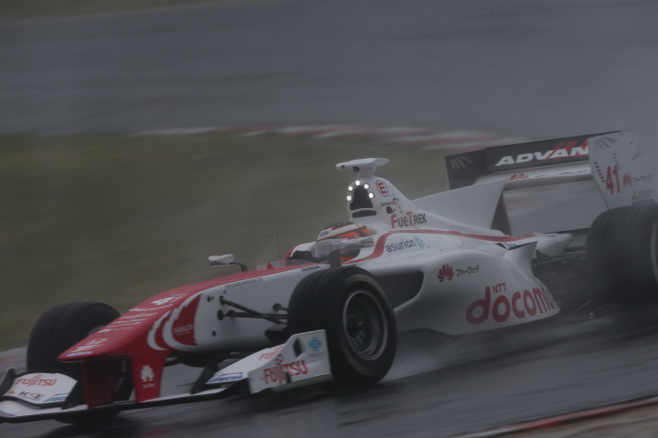 決勝レース: ストフェル・バンドーン（DOCOMO DANDELION M41S SF14）