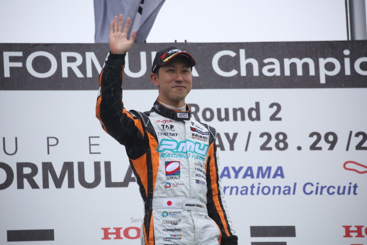 表彰式: 石浦宏明（P.MU/CERUMO · INGING）