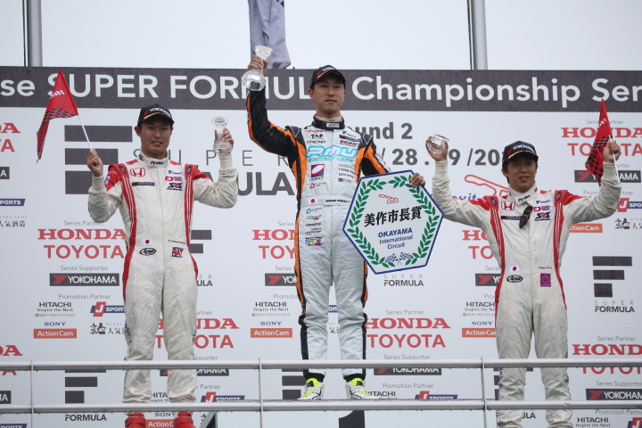 表彰式: トップ3に入ったドライバー