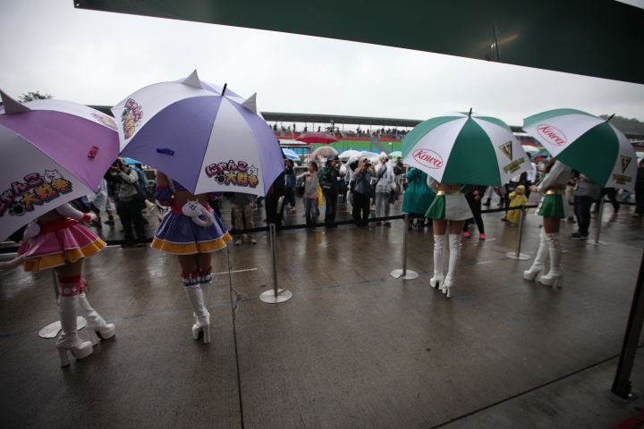 ピットウォーク: 終了後ピットレーンが解放された