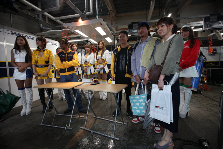 ピットウォーク: チームルマン