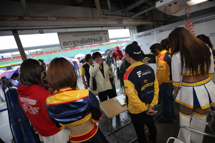 ピットウォーク: チームルマン