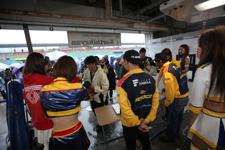 ピットウォーク: チームルマン