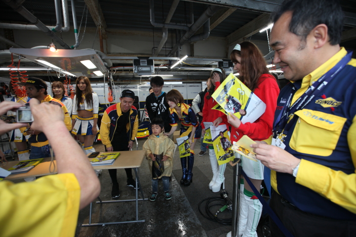 ピットウォーク: チームルマン