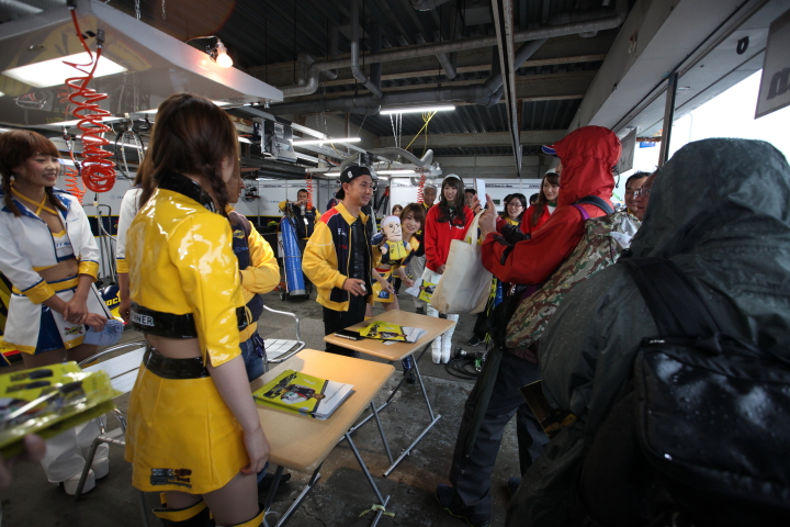 ピットウォーク: チームルマン