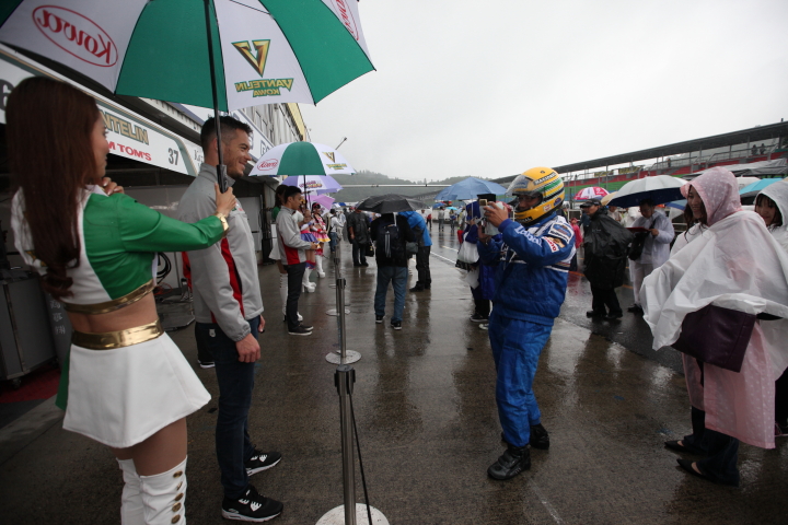 ピットウォーク: アンドレ・ロッテラー（VANTELIN TEAM TOM’S）