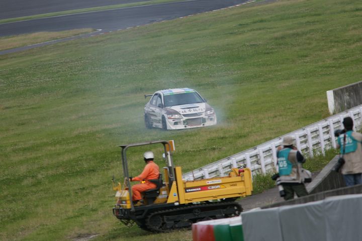 セカンドチャンス100: ST-2クラスの恒力技巧☆新菱オートDXLエボⅨが煙を吐いてストップ