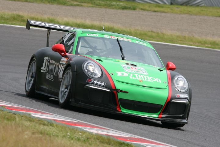 ST-1クラスポールポジションは星野敏／荒聖治組（D'station Porsche 991）