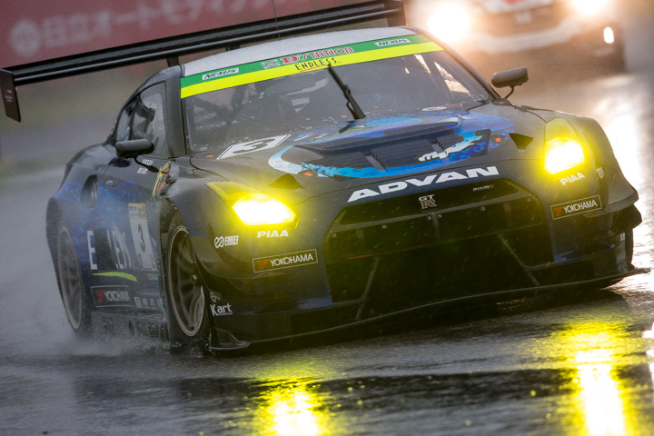 ST-Xクラス優勝はユーク・タニグチ／峰尾恭輔／山内英輝組（ENDLESS･ADVAN･GT-R）