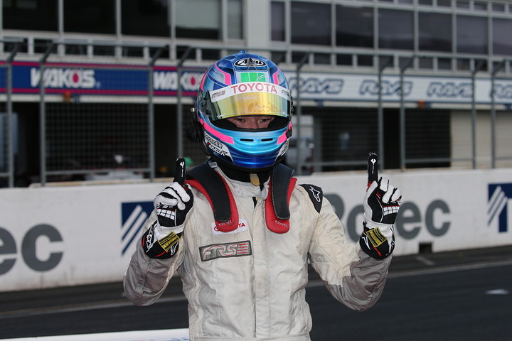 優勝した小高一斗