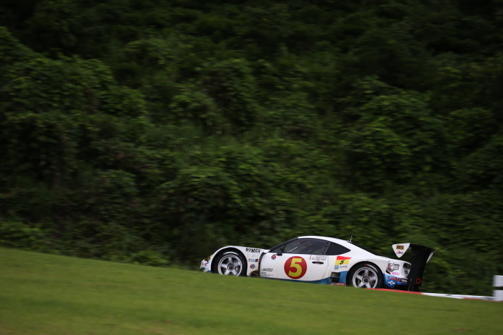 GT300クラスノックアウト予選Q2: 山下潤一郎（マッハ車検MC86）