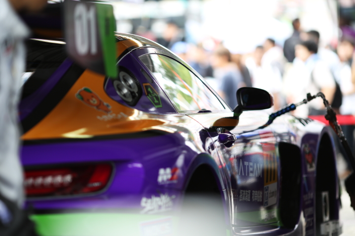 ピットウォーク: GT300クラス・エヴァRT初号機Rn-s AMG GT