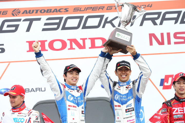 表彰式: GT500クラスで優勝した佐々木大樹／柳田真孝組（KONDO RACING）