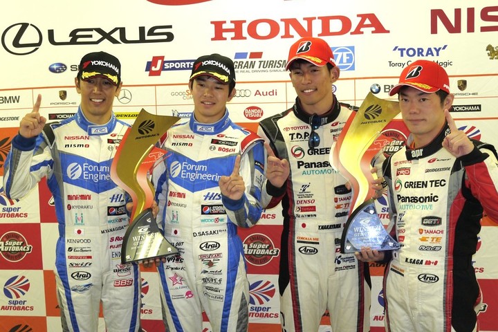 決勝フォトセッション:  両クラスのウィナー