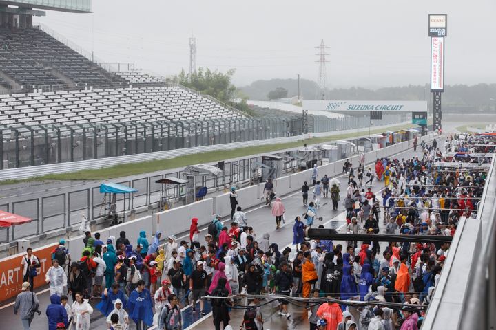 公式テスト鈴鹿: お昼休みに行われたオープンピット