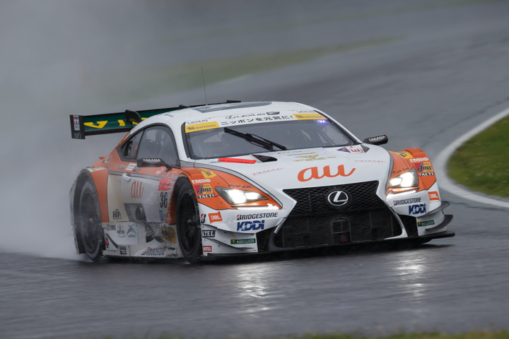 公式テスト鈴鹿3回目: GT500クラストップタイムの伊藤大輔／ニック・キャシディ組（au TOM'S RC F）