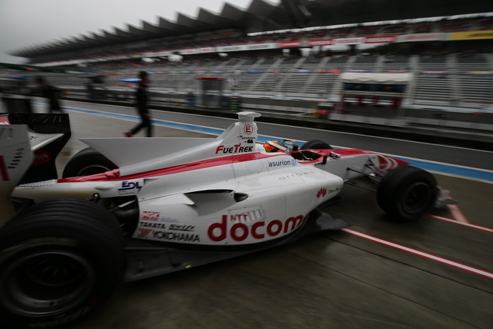 ノックアウト予選: ピットアウトするストフェル・バンドーン（DOCOMO DANDELION M41S SF14）