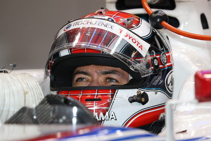 ノックアウト予選: ピットで待機するジョアオ・パオロ・デ・オリベイラ（ITOCHU ENEX TEAM IMPUL）