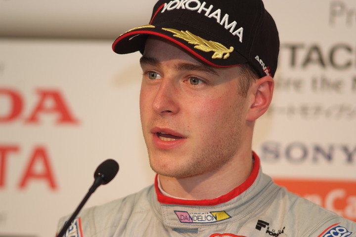 予選記者会見: ポールポジションのストフェル・バンドーン（DOCOMO TEAM DANDELION RACING）