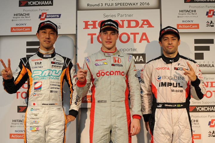 予選フォトセッション: ポールポジション・ストフェル・バンドーン、2位・石浦宏明、3位・ジョアオ・パオロ・デ・オリベイラ