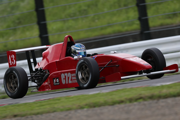 予選3位の鈴木智之（K&G C72 FUN☆SCOOP 10V）