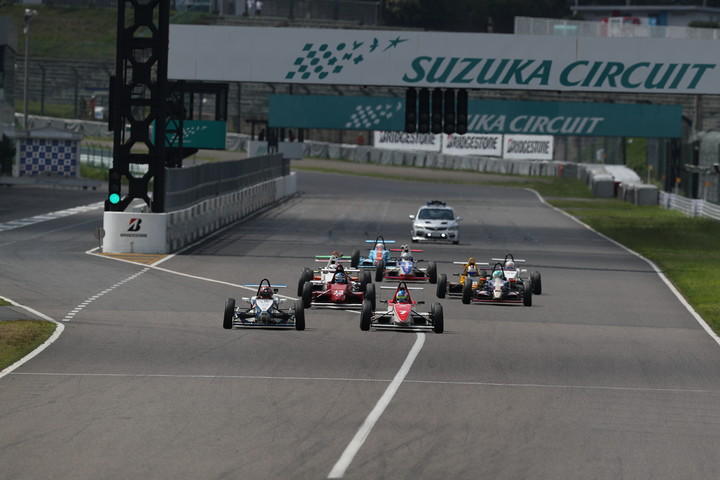 22周の決勝レースがスタートした