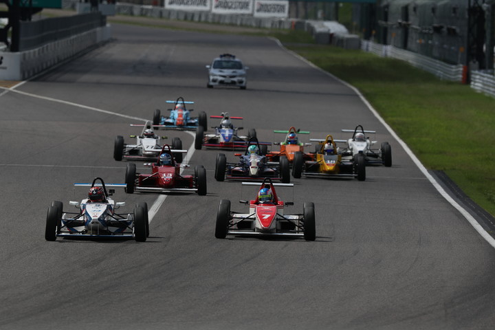 スタートでトップに立ったのは浦田裕喜