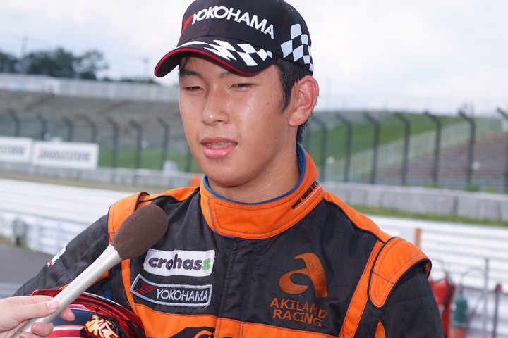 優勝インタビューを受ける浦田裕喜