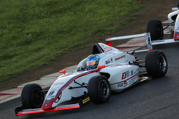 決勝3位は阪口晴南（HFDP/SRS/コチラレーシング）