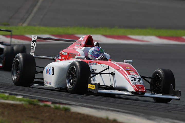 公式予選: 第5戦2位、第9戦ポールポジションの小高一斗（FTRSスカラシップF4）