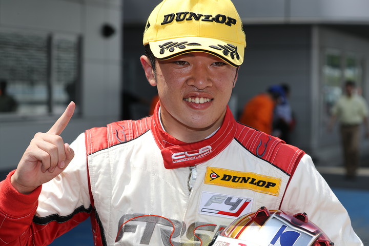 優勝した宮田莉朋（トムススピリット）