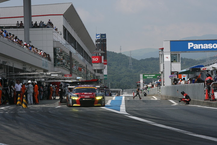 フリー走行: 30分間のセッションがスタートした