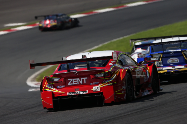 フリー走行: 立川祐路／石浦宏明組（ZENT CERUMO RC F）