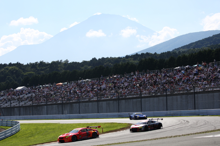 決勝レース: 高木真一（ARTA BMW M6 GT3） vs 藤井誠暢（Hitotsuyama Audi R8 LMS）
