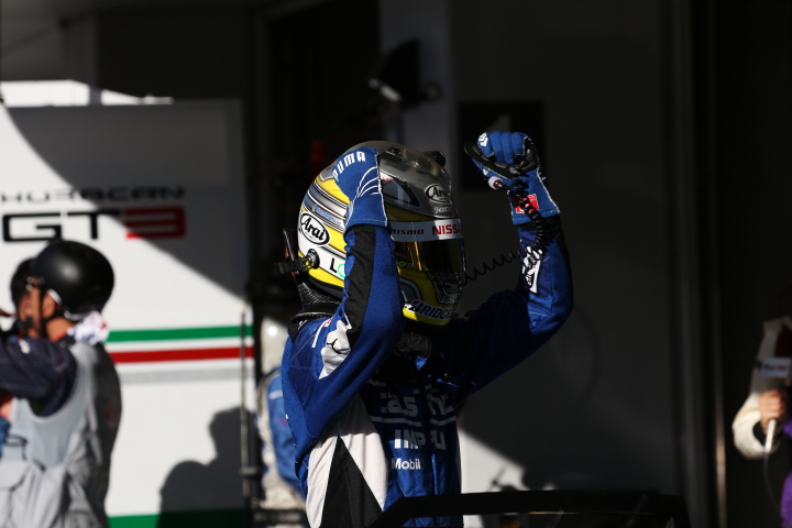 決勝レース: GT500クラスで優勝した安田裕信（カルソニックIMPUL GT-R）