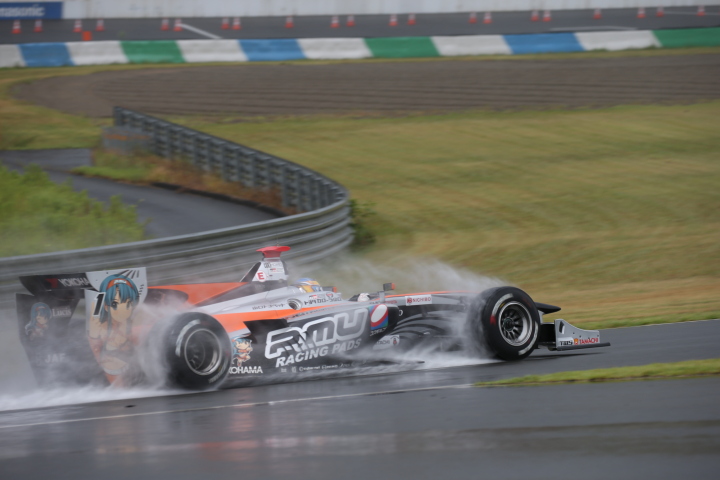 フリー走行1回目: 石浦宏明（P.MU/CERUMO・INGING SF14）