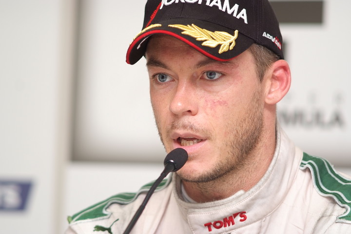 決勝記者会見: 2位のアンドレ・ロッテラー（VANTELIN TEAM TOM’S）