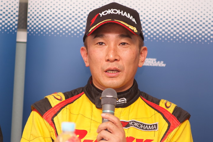 決勝記者会見: Nクラス2位のDRAGON（B-Max Racing team）