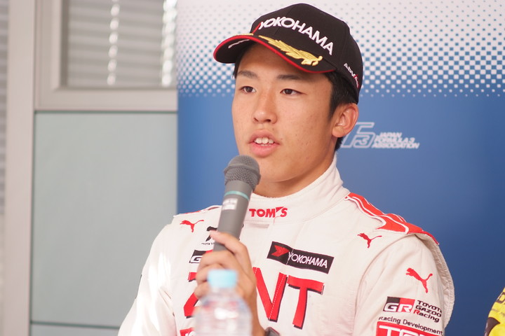 決勝記者会見: 3位の坪井翔（TEAM TOM'S）