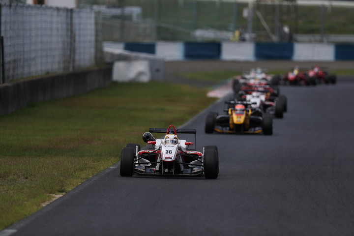 18周の決勝レースがスタートした