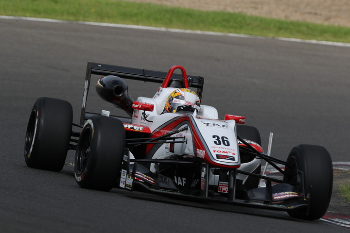 ポールポジションは山下健太（ZENT TOM'S F312）